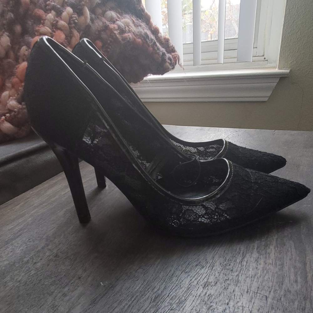 Black lace & leather trimmed pumps